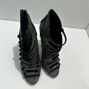 Bakers Black Open Toe Stiletto Heels – Strappy Button Detail – Size 7.5